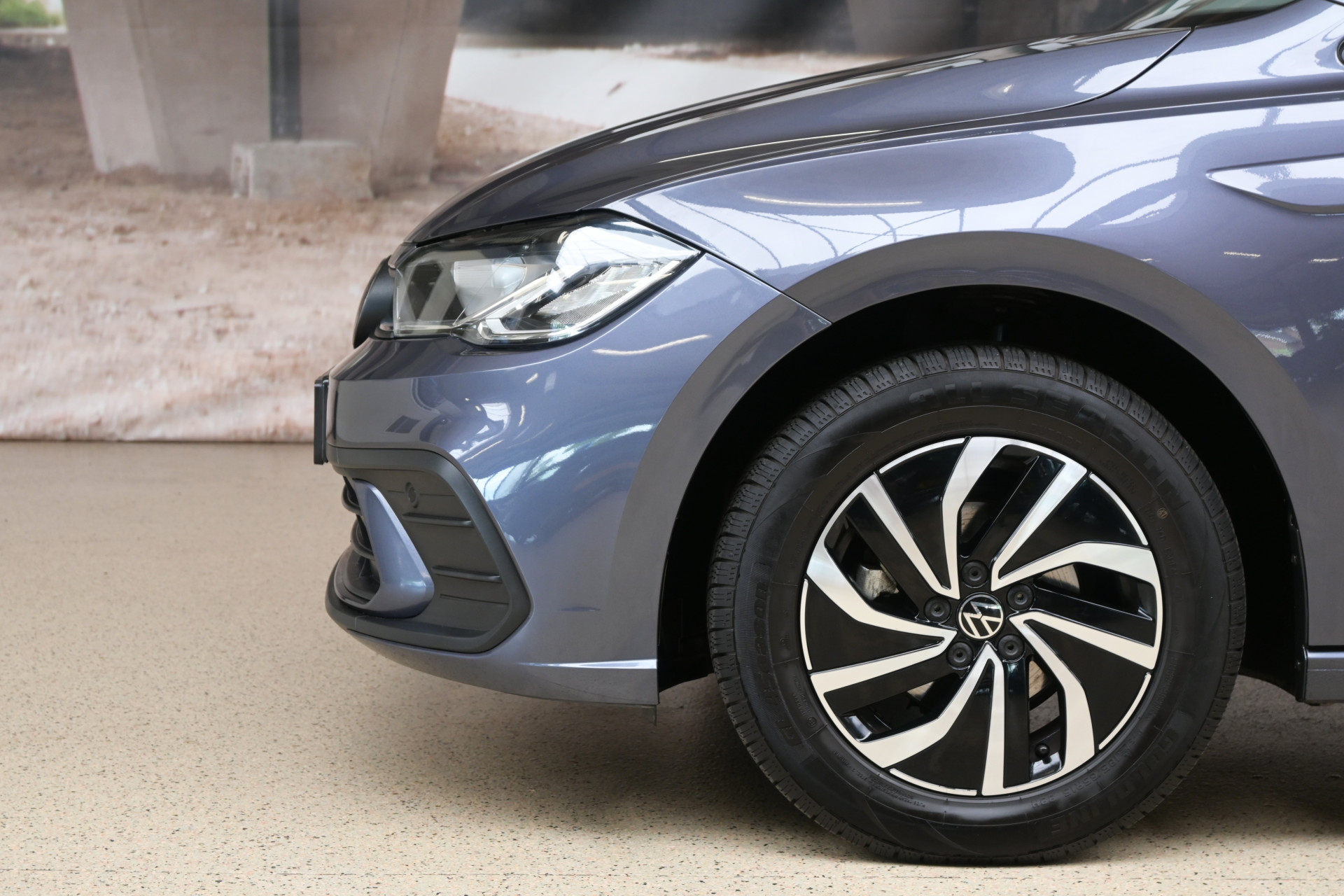 54142663-4.jpg