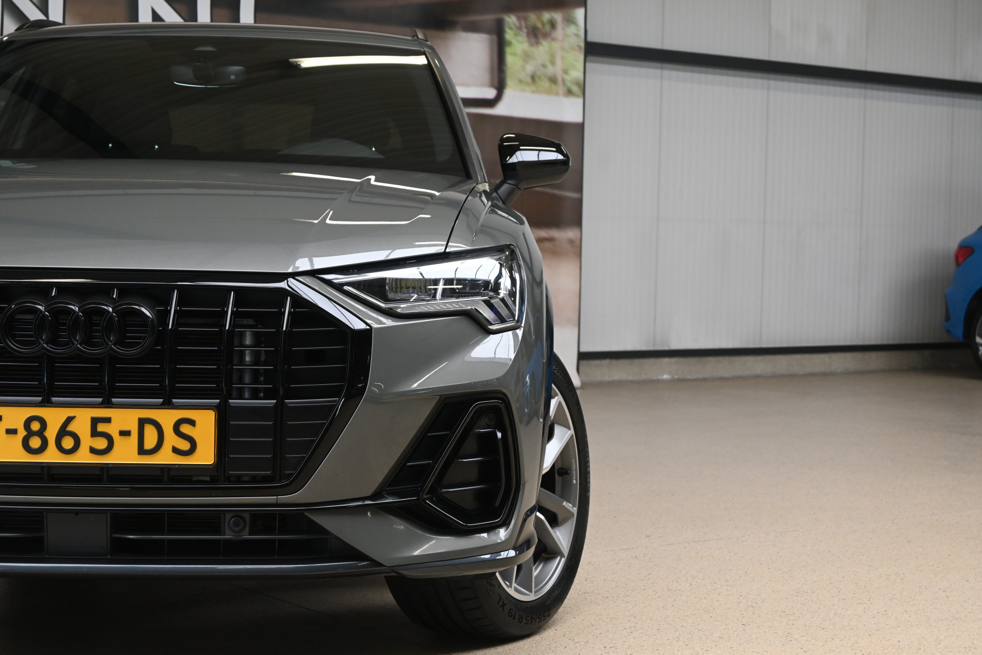 54689162-2.jpg