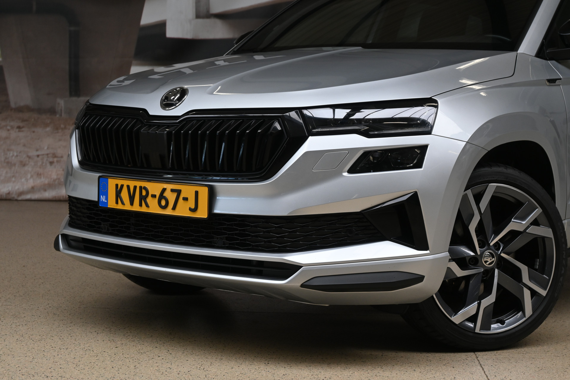 56139430-1.jpg
