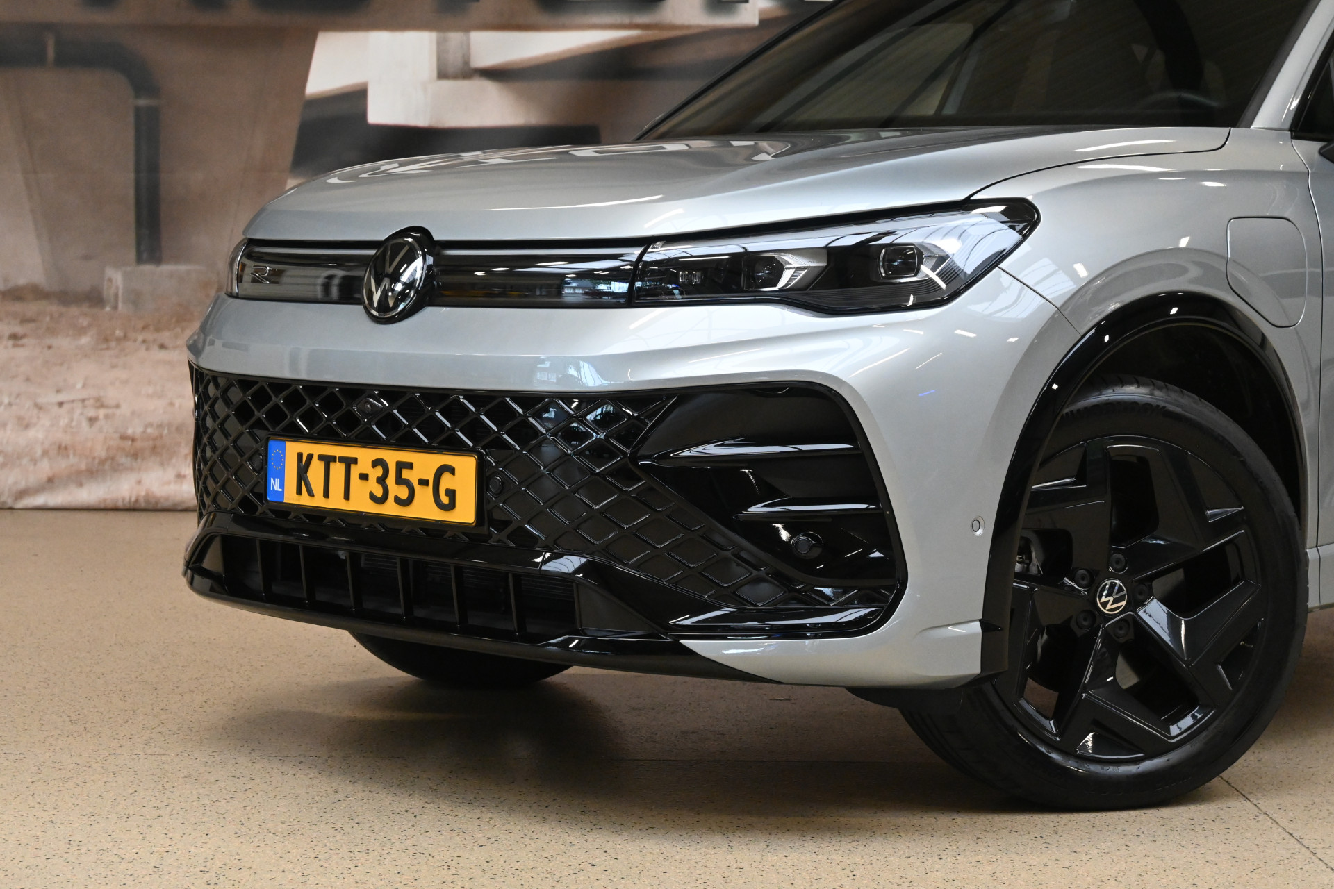 56460547-1.jpg
