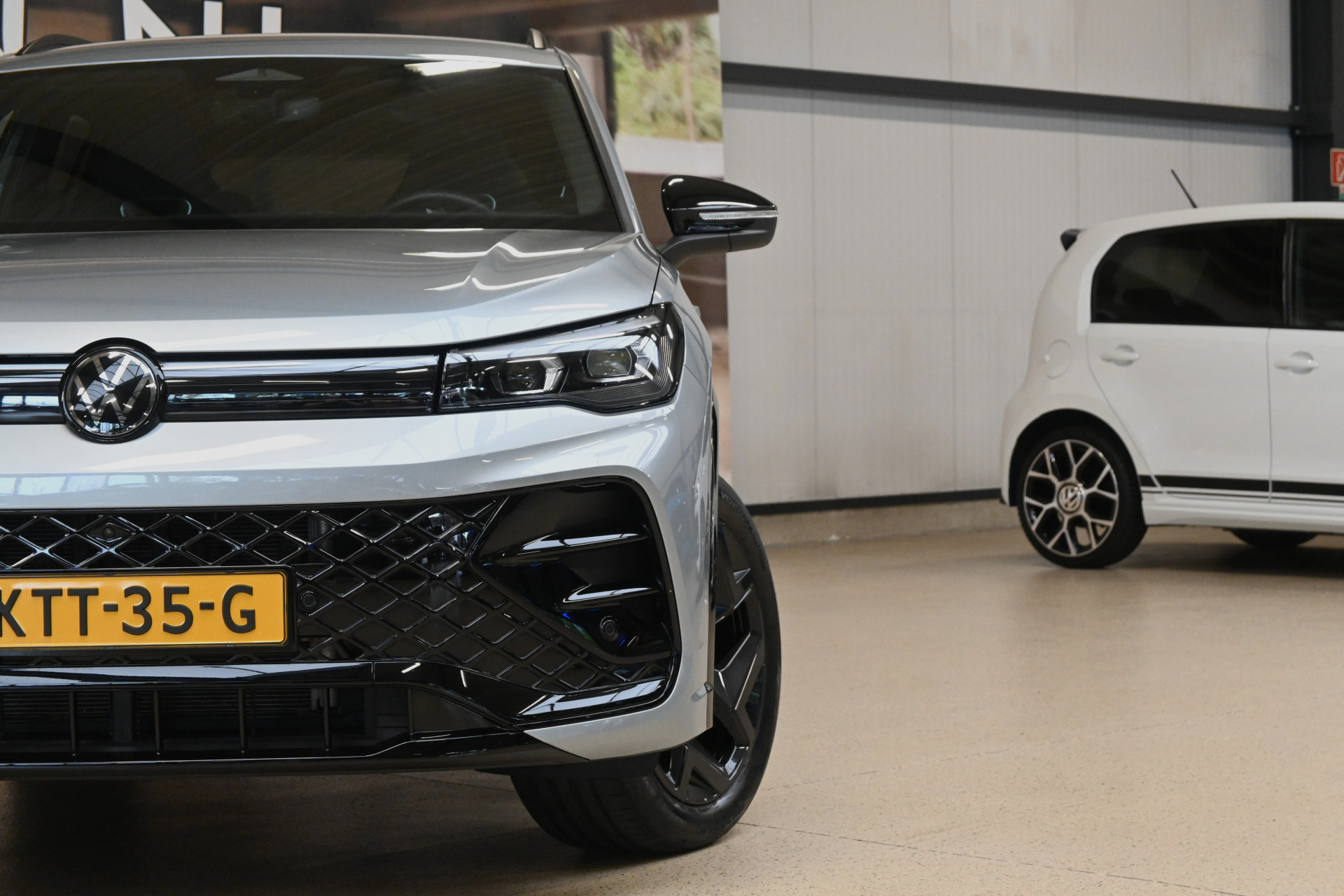 56460547-2.jpg