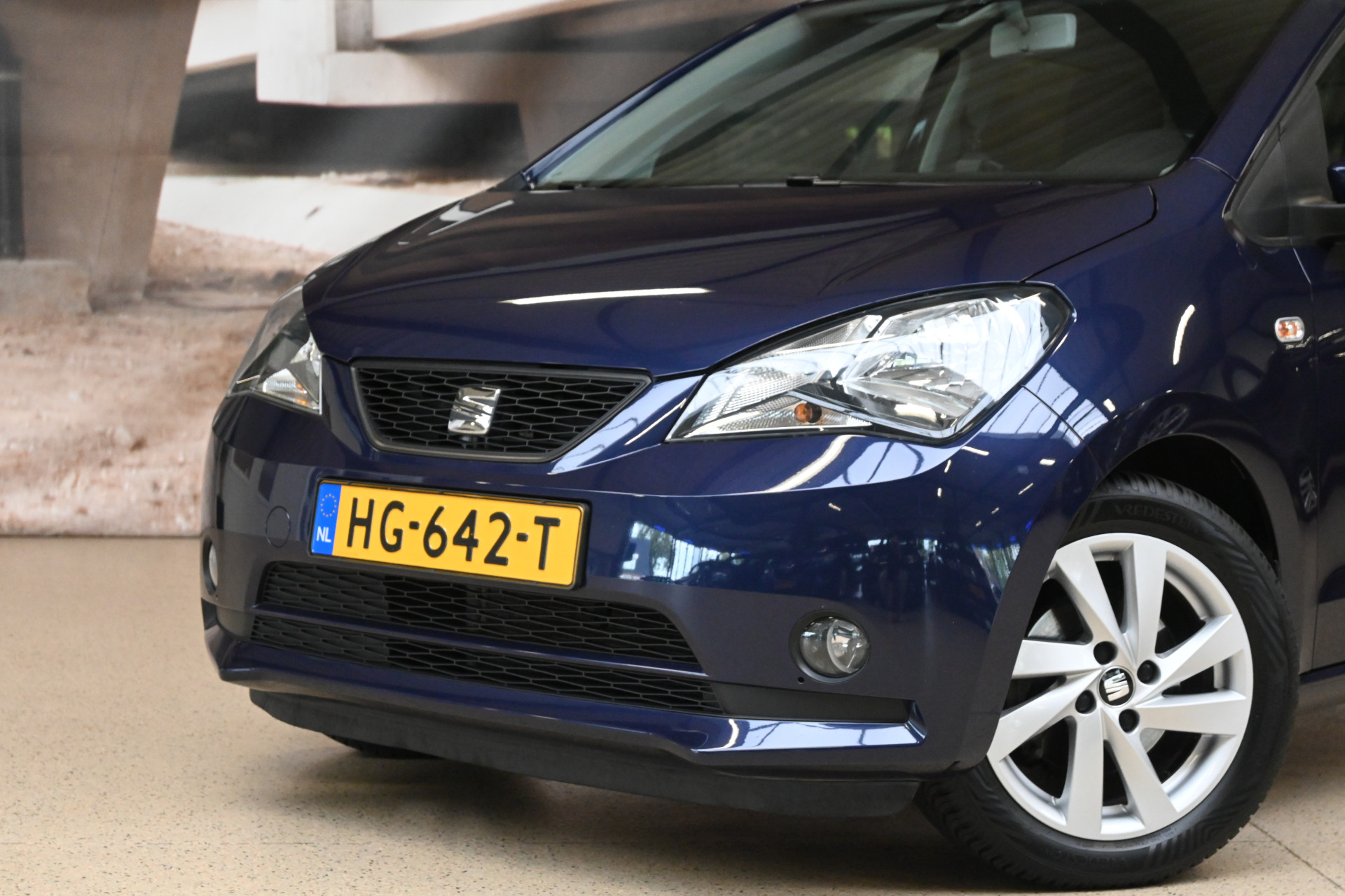 56479399-2.jpg