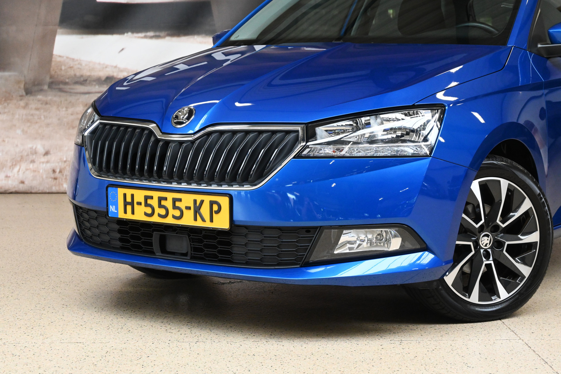56559983-2.jpg
