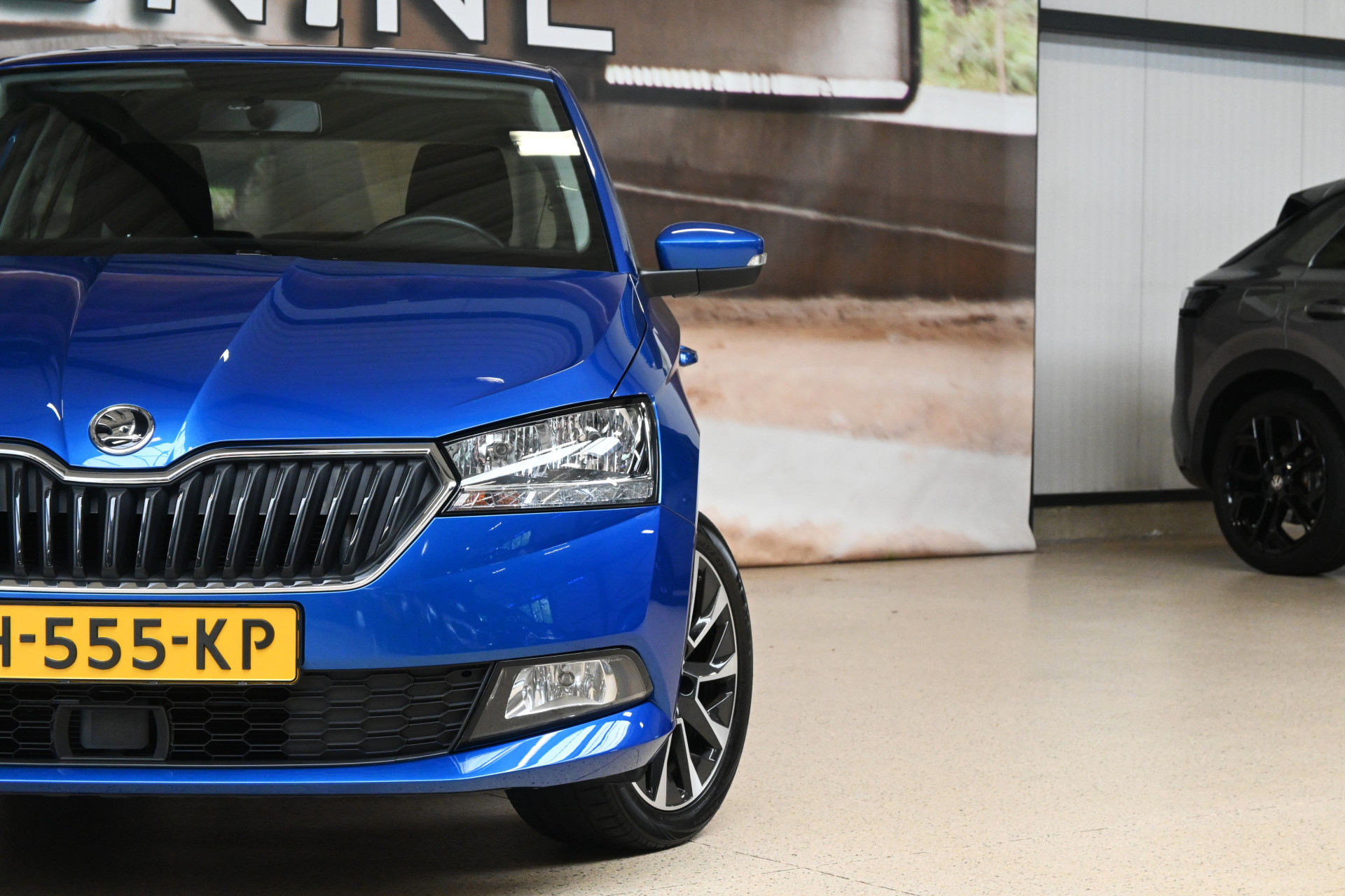 56559983-3.jpg