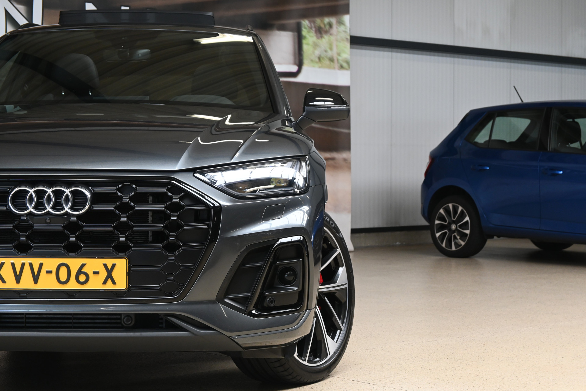 56573802-2.jpg