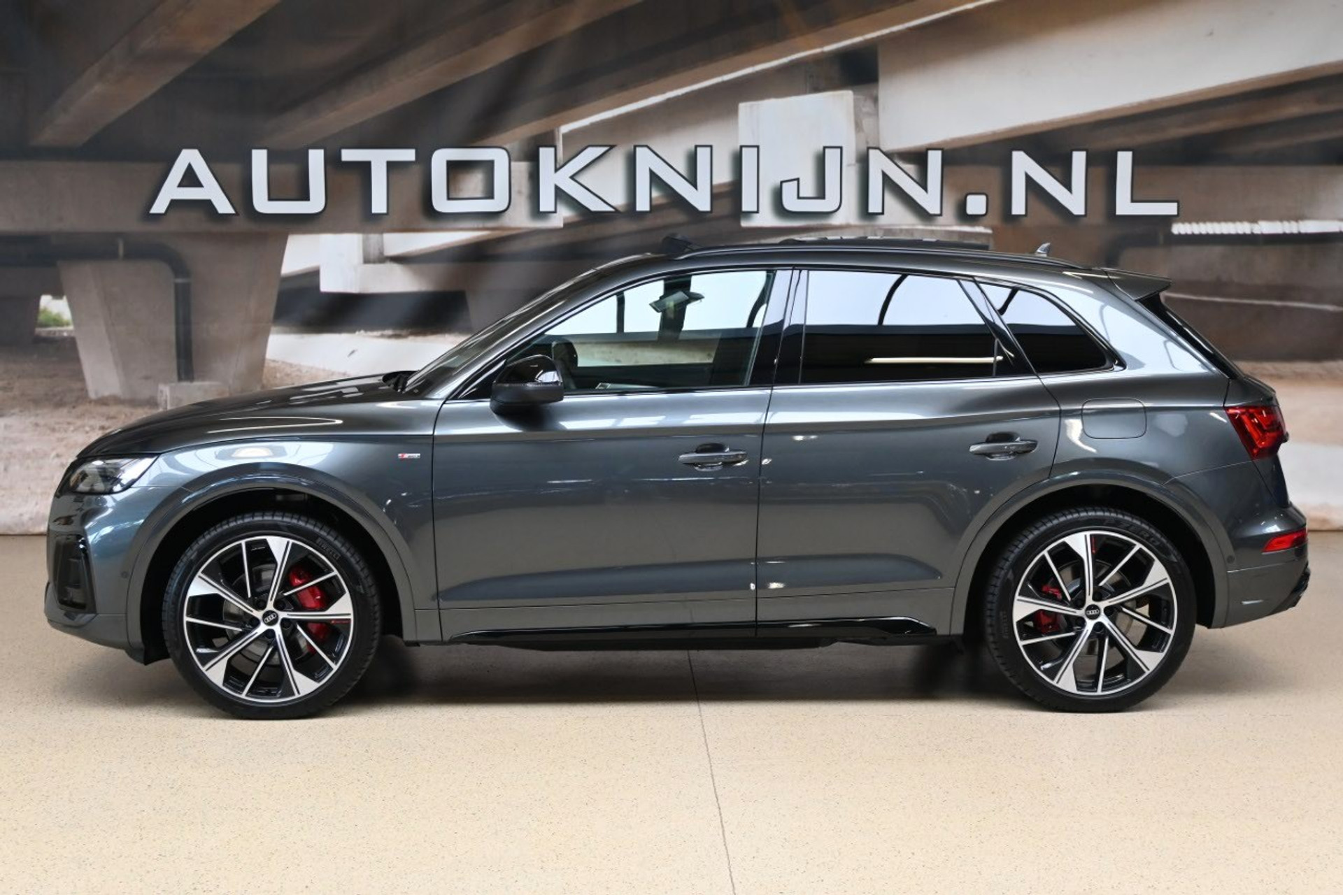 56573802-4.jpg