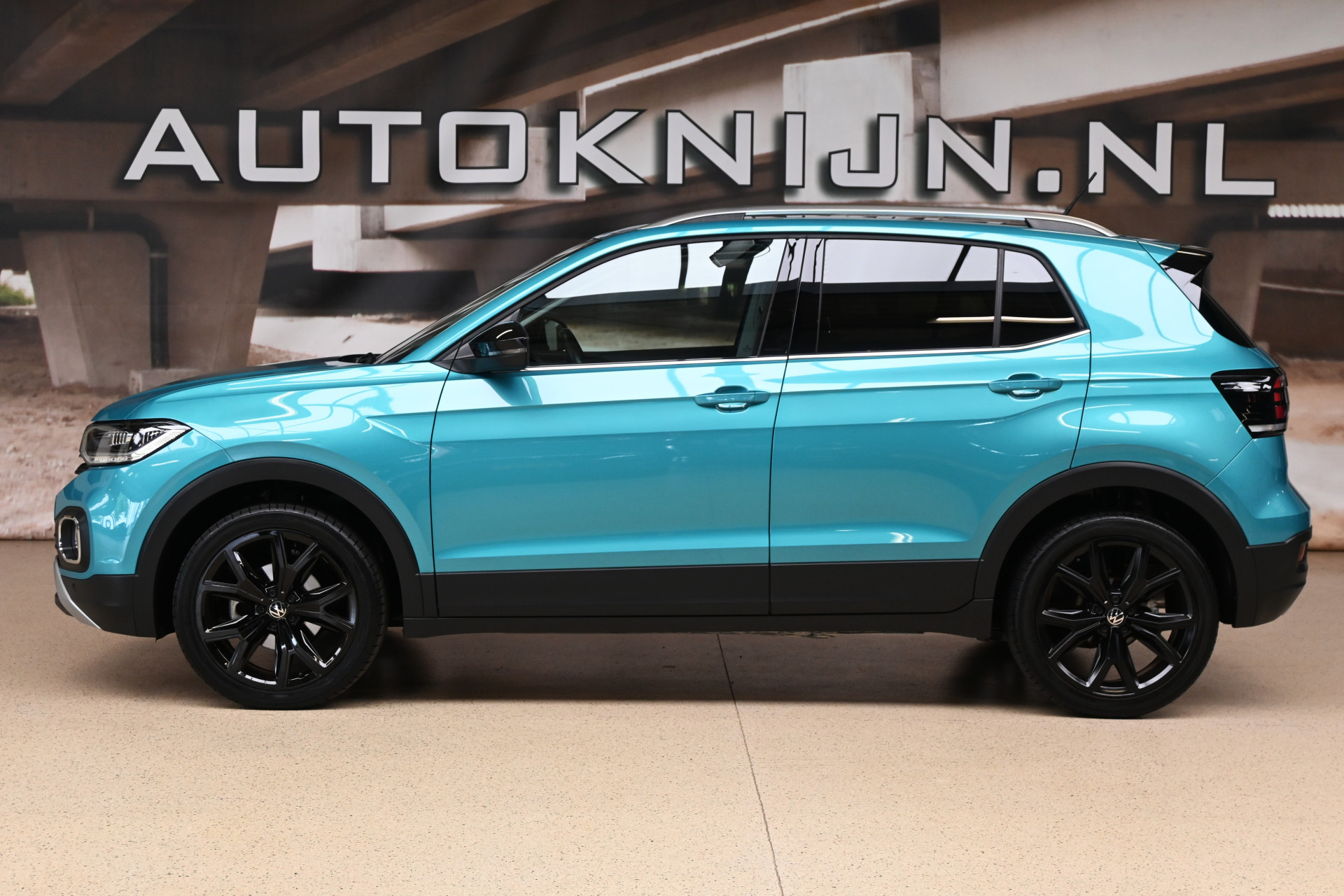 56732433-3.jpg