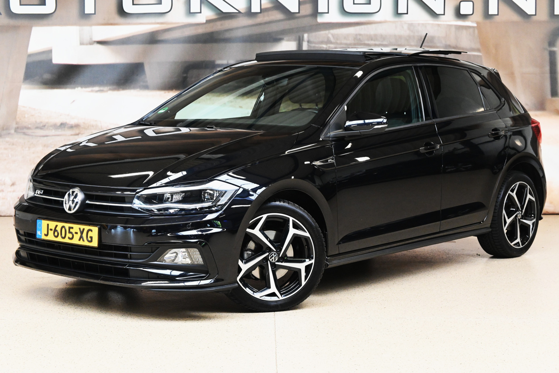 56805223-1.jpg