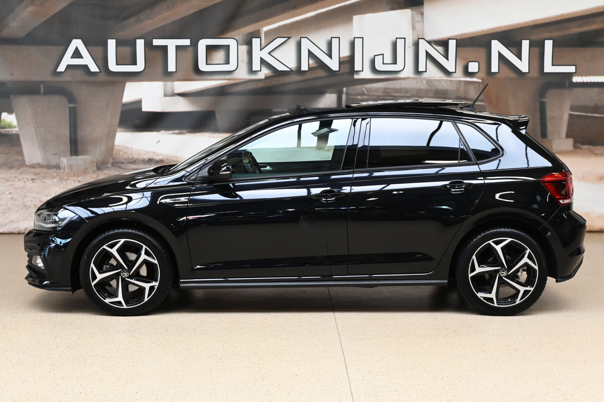 56805223-4.jpg