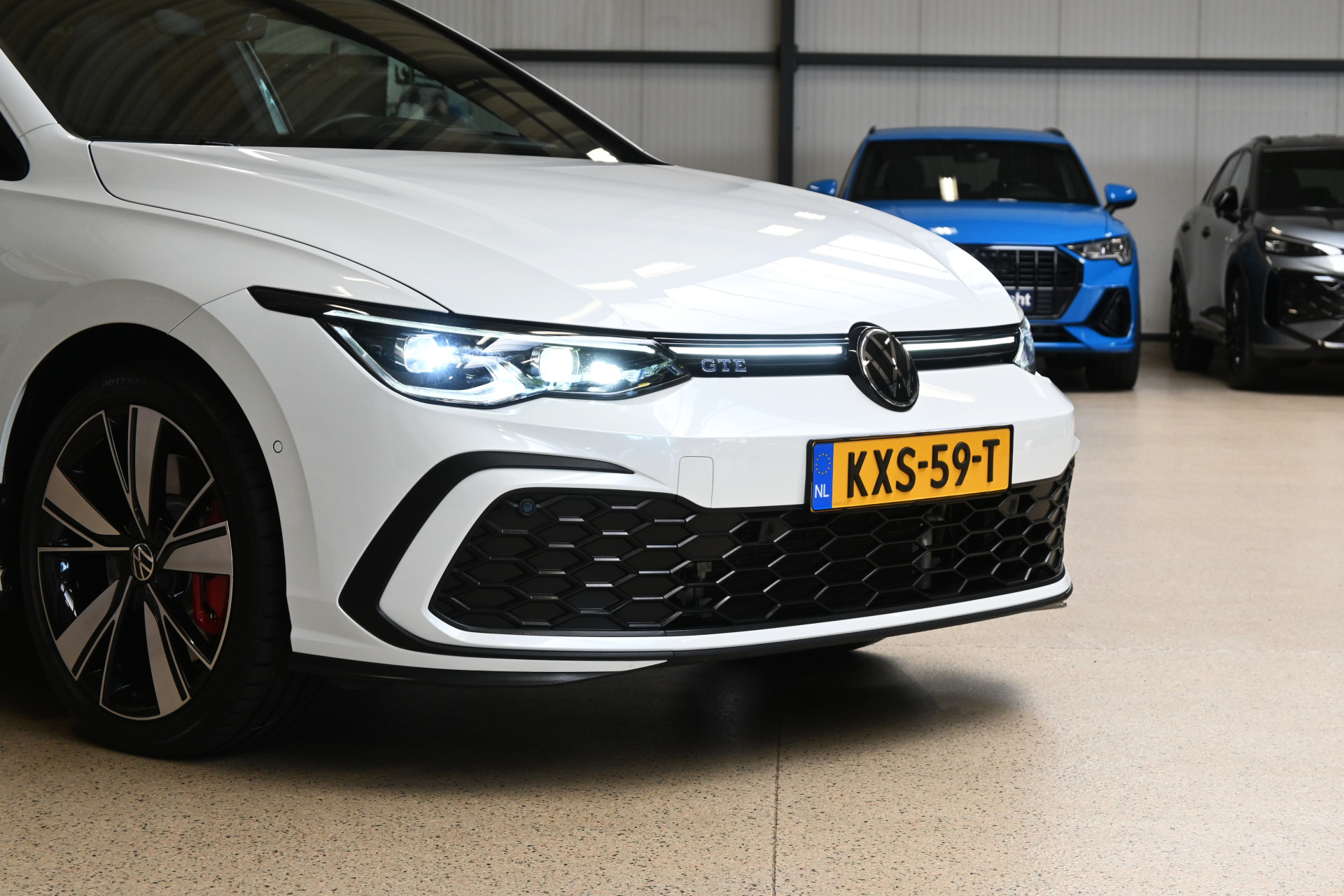 56879252-3.jpg