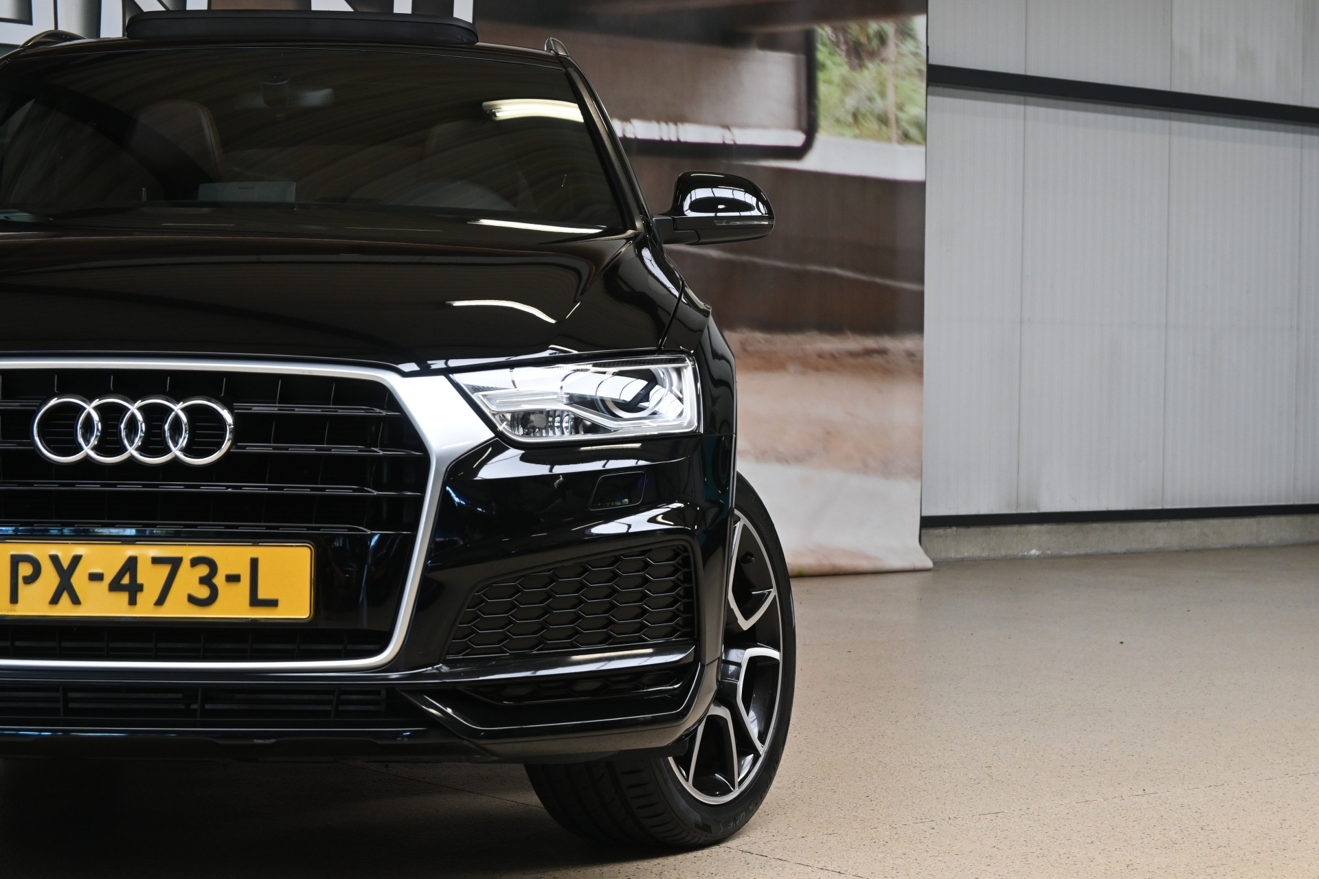 56892183-2.jpg