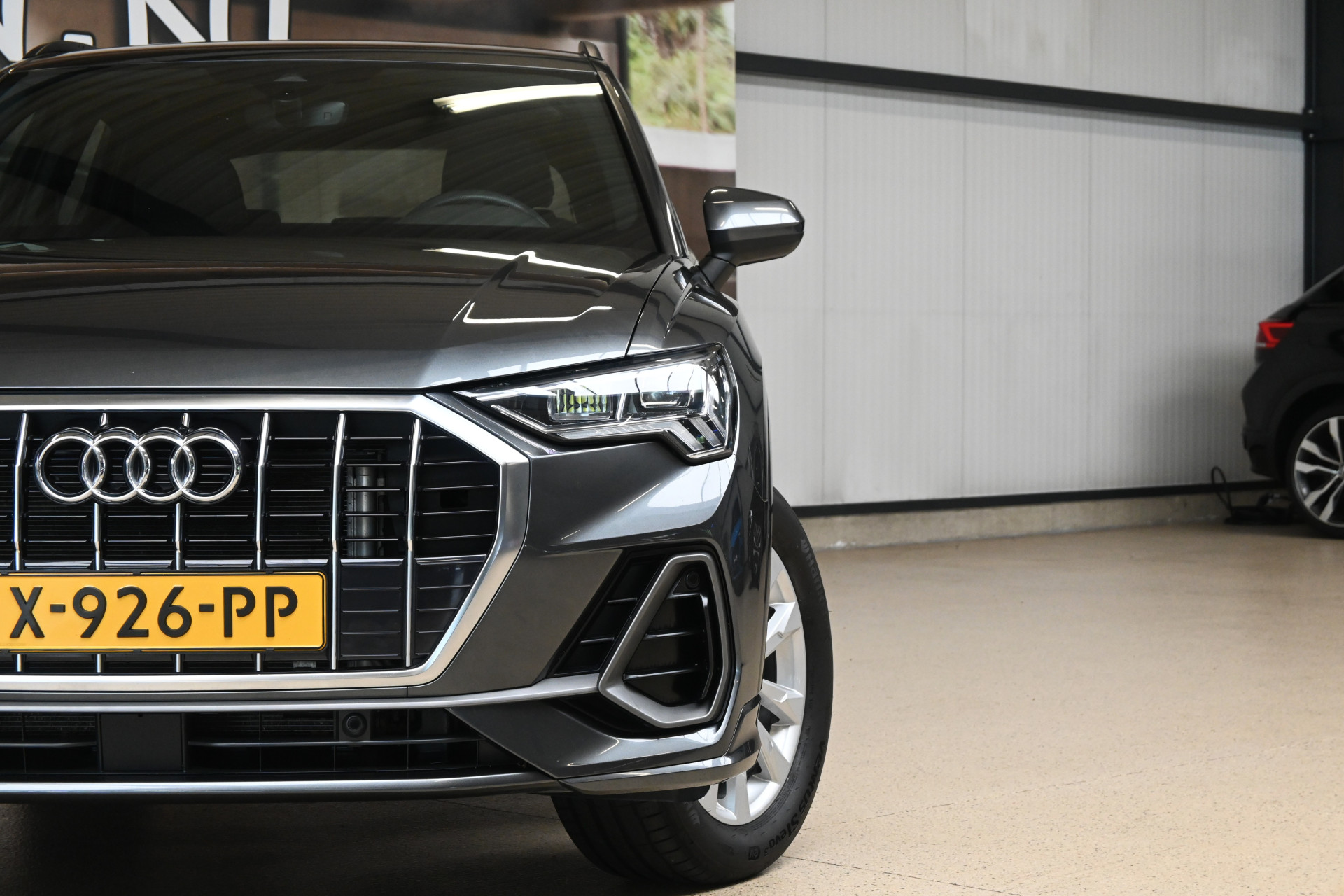 56939758-3.jpg
