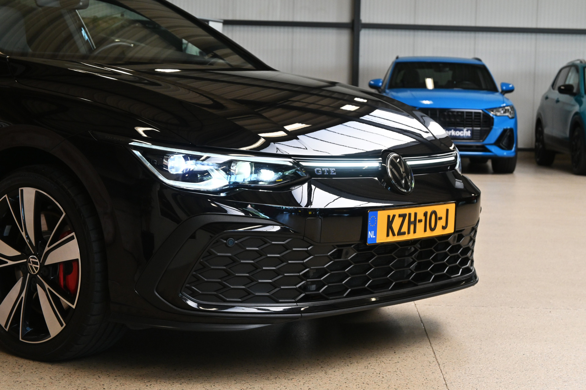 56965807-3.jpg
