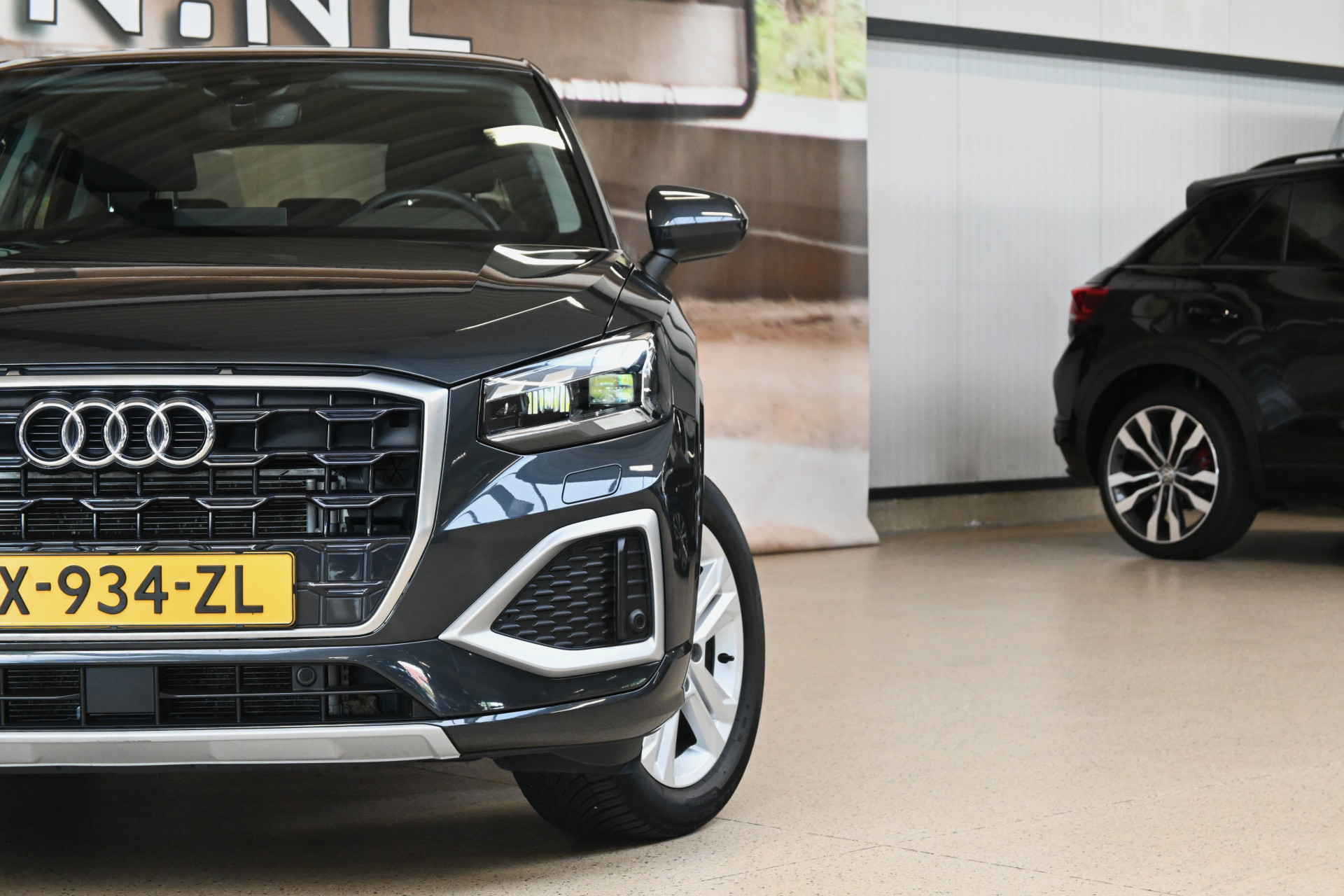 57060088-2.jpg